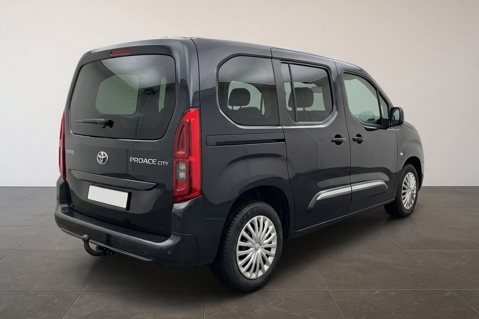 Toyota ProAce City Verso 1,2 Medium Family To Skydedør, Bagklap 110HK 6g