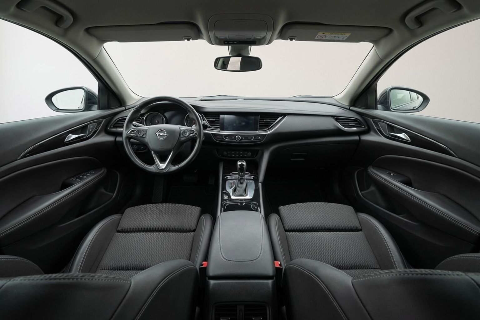 Sort Opel Insignia fra 2020