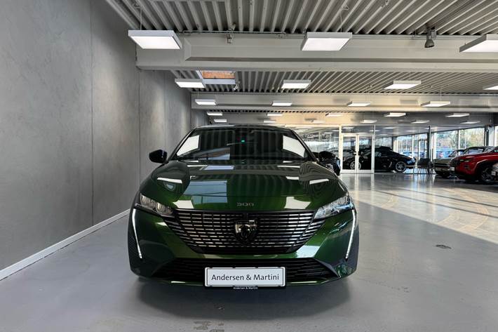Grøn Peugeot 308 fra 2022