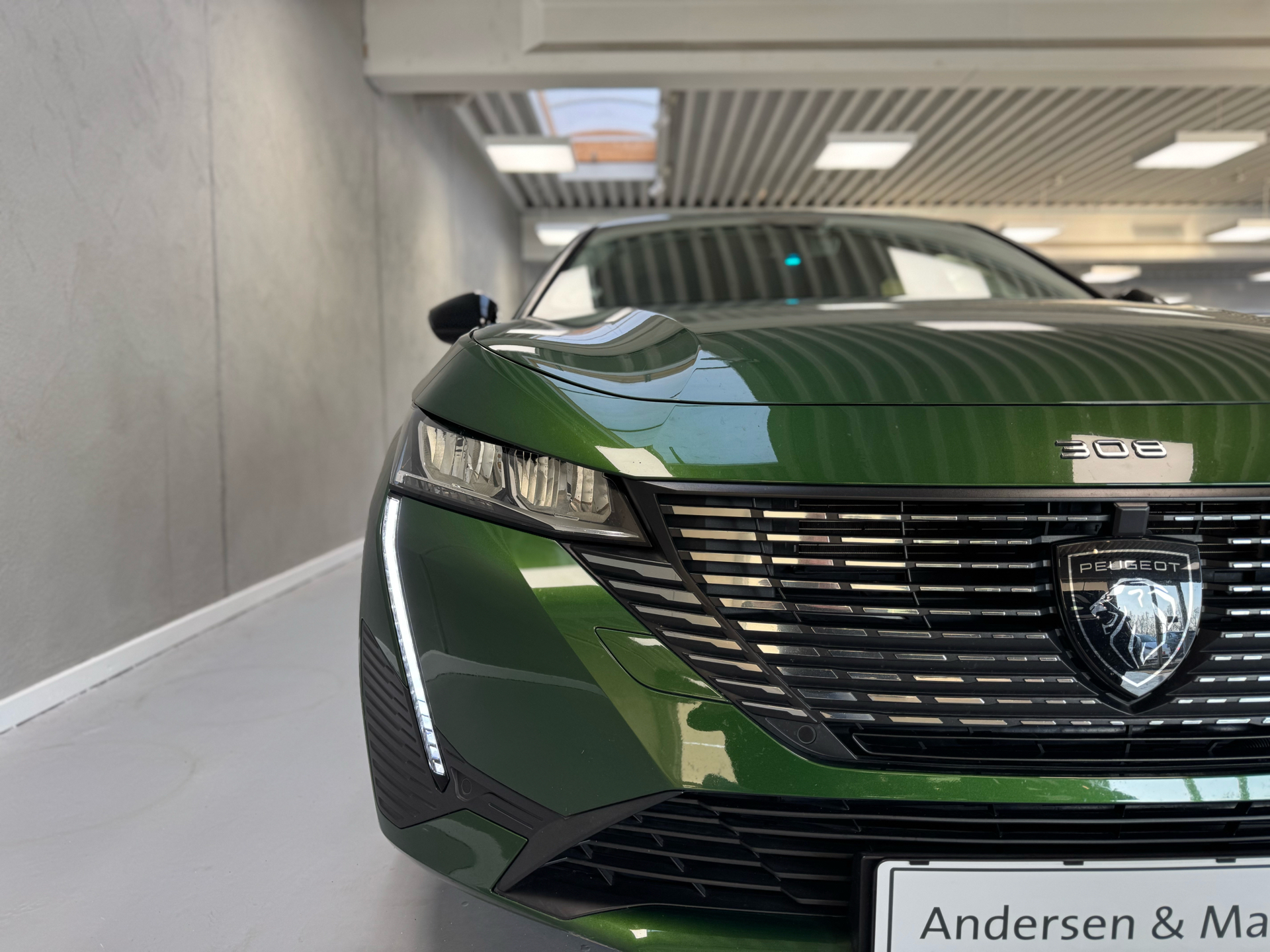 Grøn Peugeot 308 fra 2022