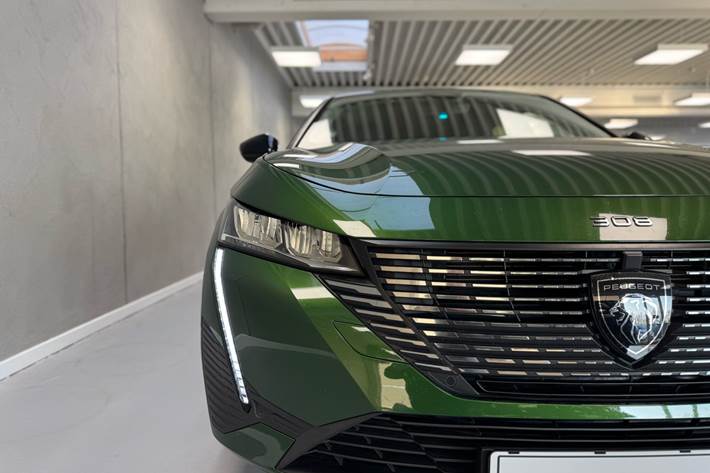Grøn Peugeot 308 fra 2022