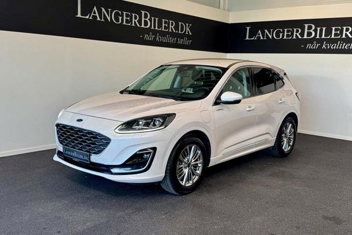 Hvid Ford Kuga fra 2021 set udefra