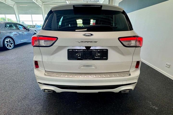 Hvid Ford Kuga fra 2021