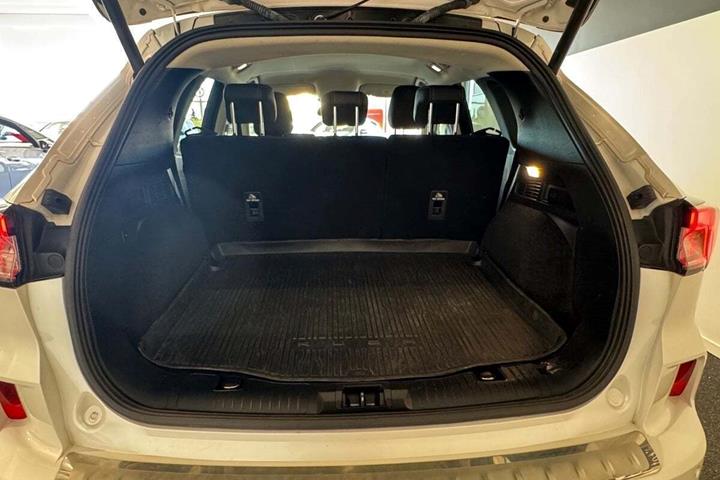 Hvid Ford Kuga fra 2021