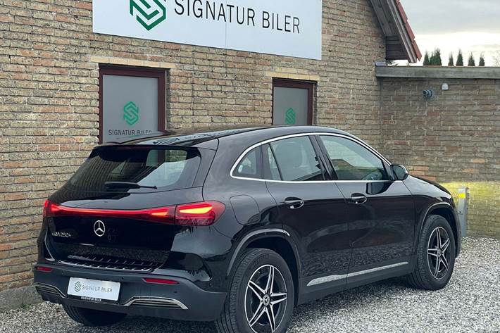 Sort Mercedes EQA250+ fra 2024