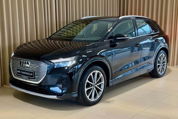 Sort Audi Q4 e-tron fra 2022 set udefra