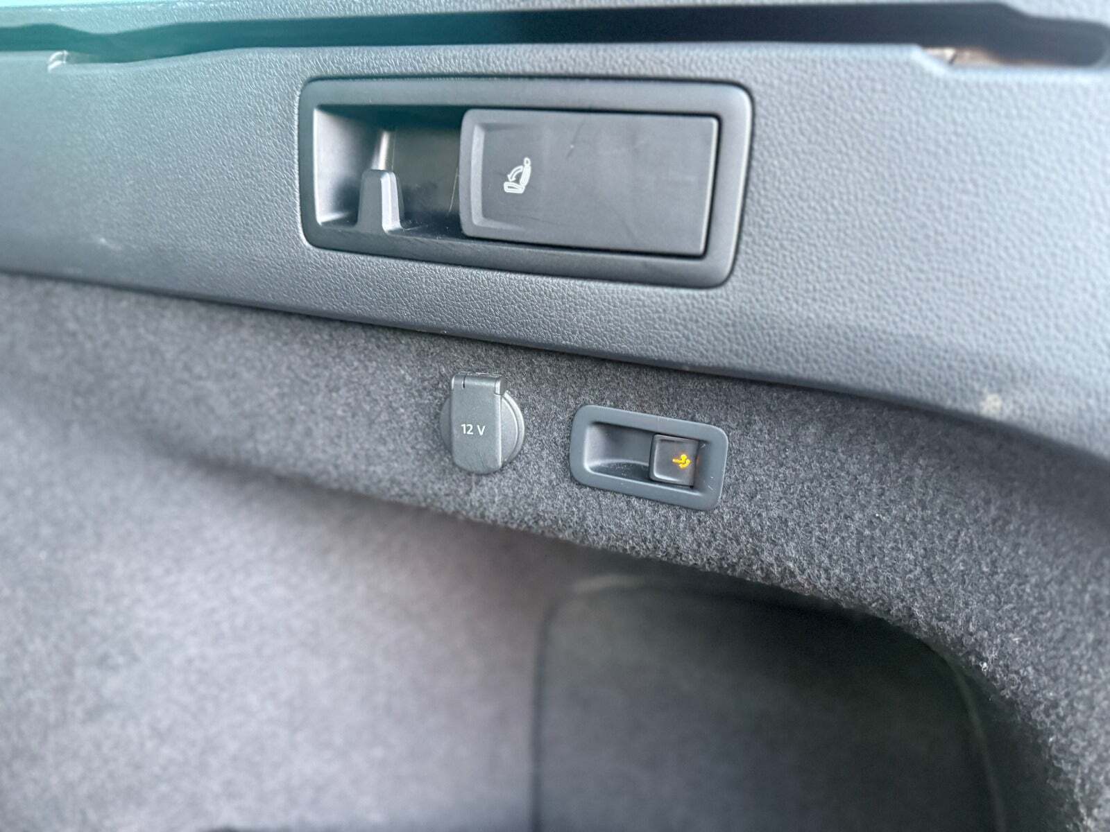 Grå VW Passat fra 2019