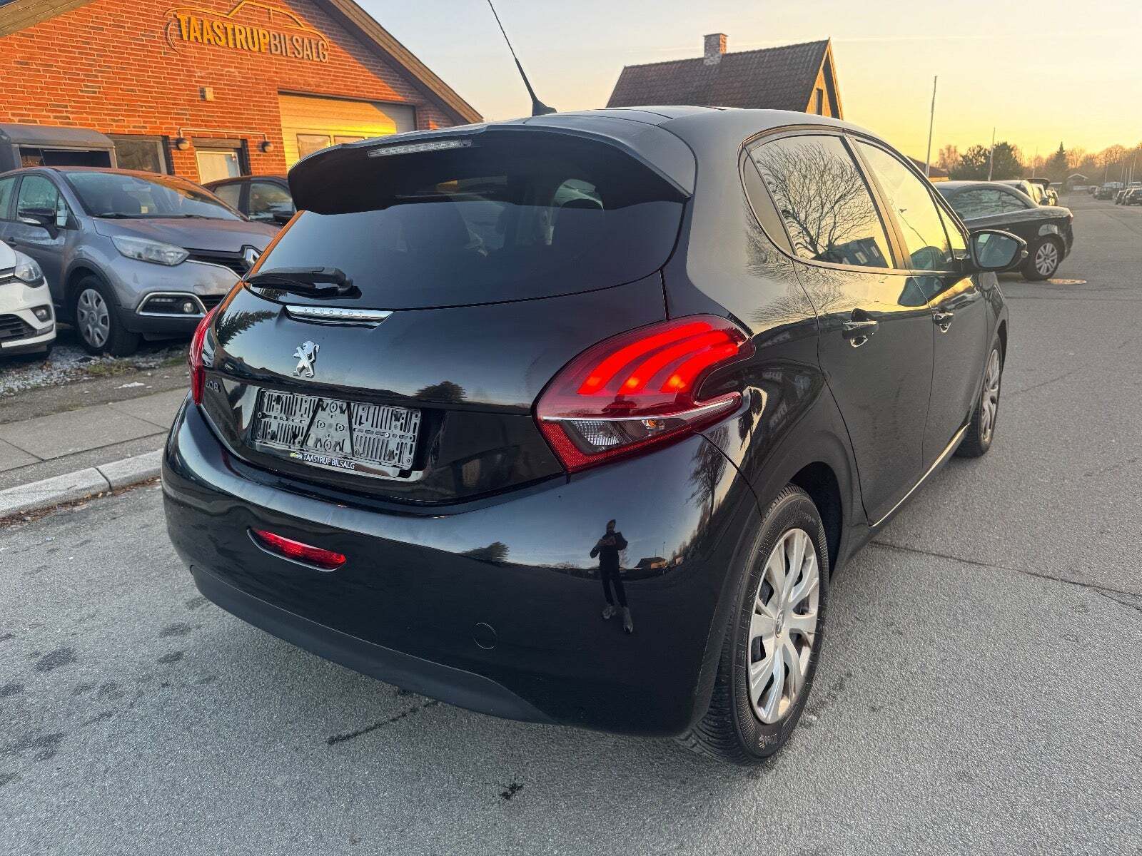 Peugeot 208 1,6 BlueHDi 100 Envy Sky