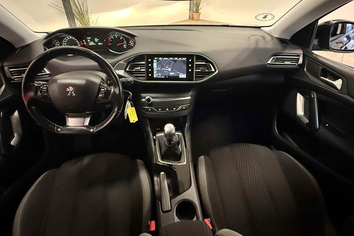 Sort Peugeot 308 fra 2016