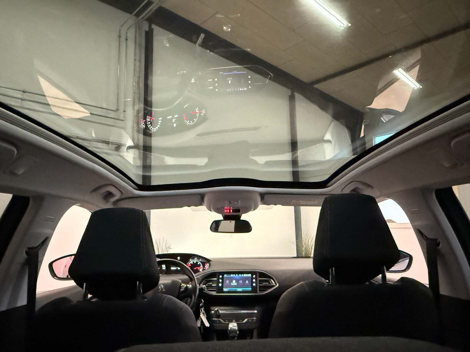 Sølv Peugeot 308 fra 2019