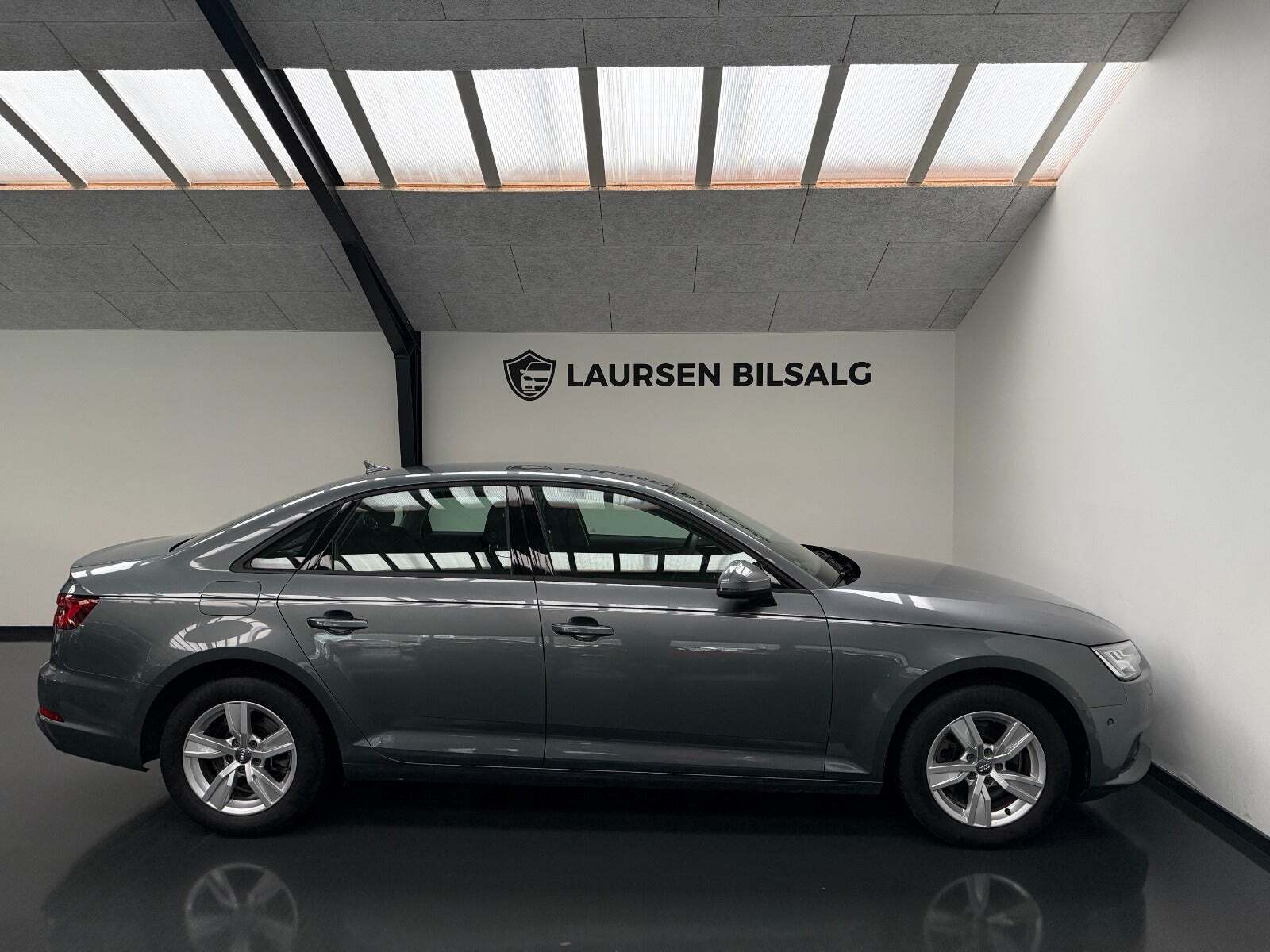 Audi A4 40 TFSi Advanced S-tr.