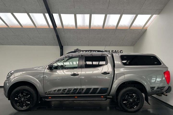 Grå Nissan Navara fra 2021