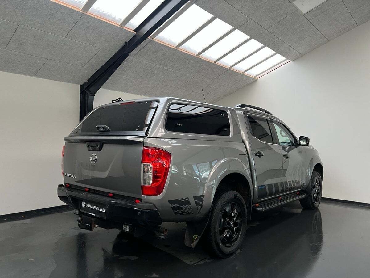Grå Nissan Navara fra 2021