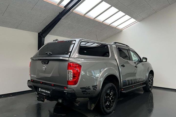 Grå Nissan Navara fra 2021