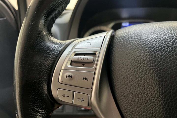 Grå Nissan Navara fra 2021