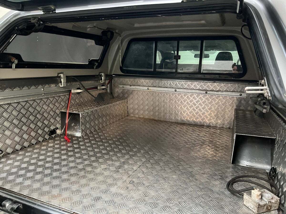 Grå Nissan Navara fra 2021