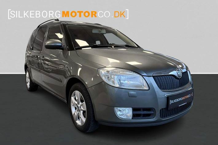 Grøn Skoda Roomster fra 2008 set udefra