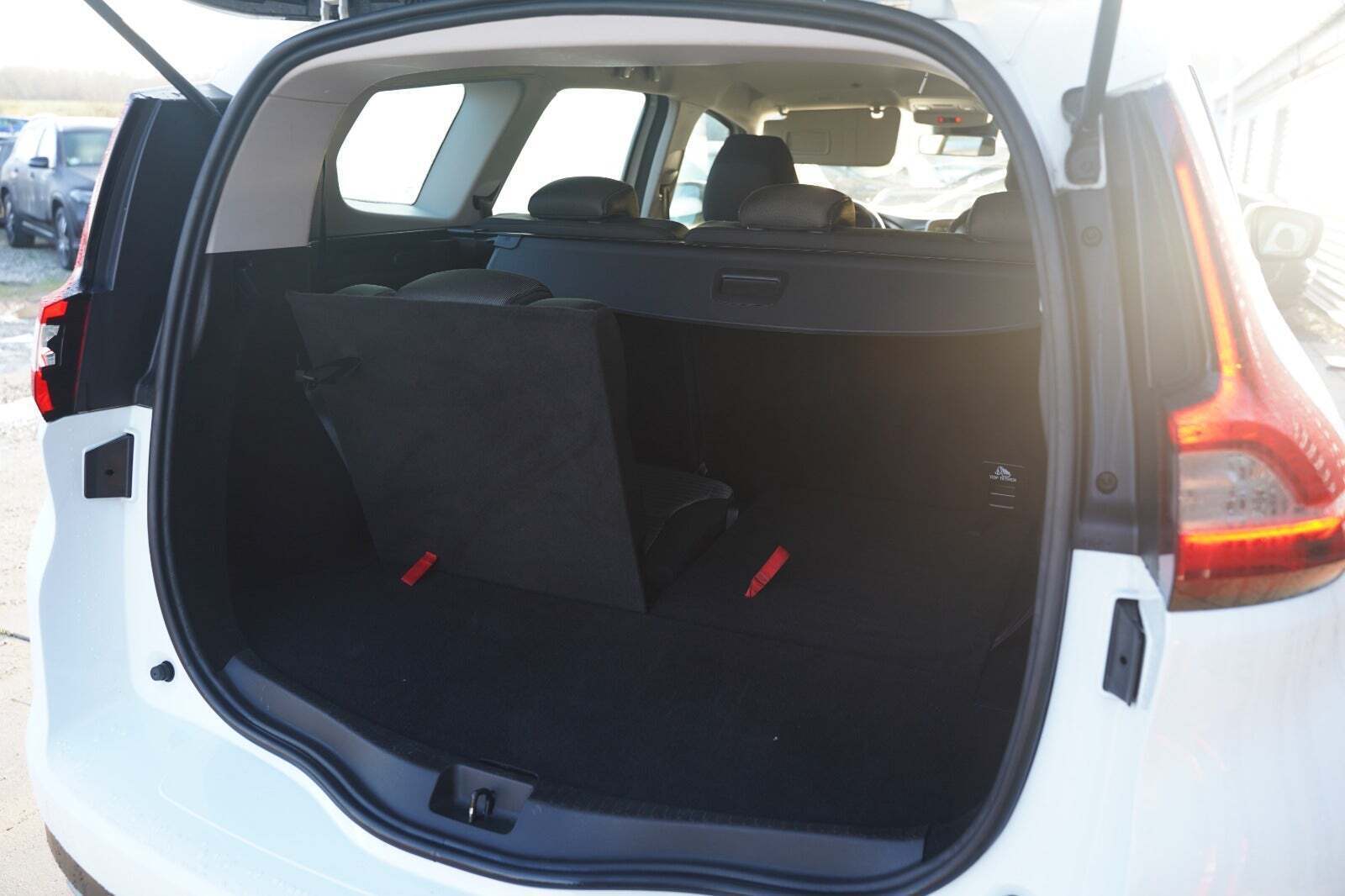 Hvid Renault Grand Scenic IV fra 2018