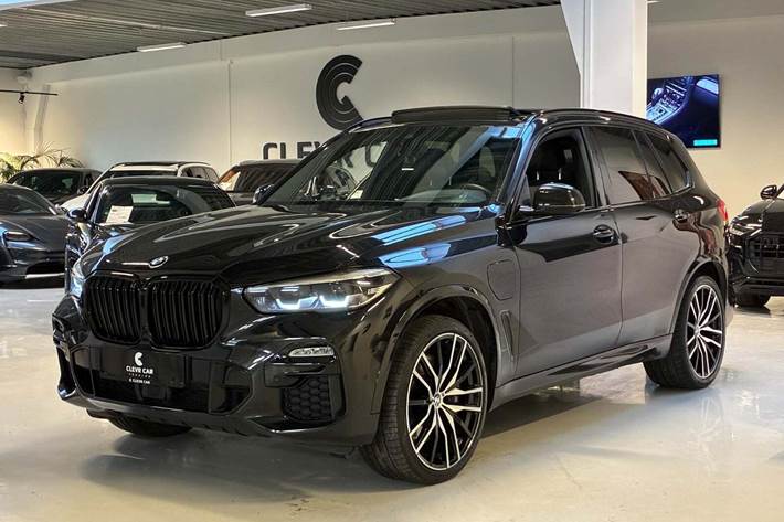 Sort BMW X5 fra 2020 set udefra