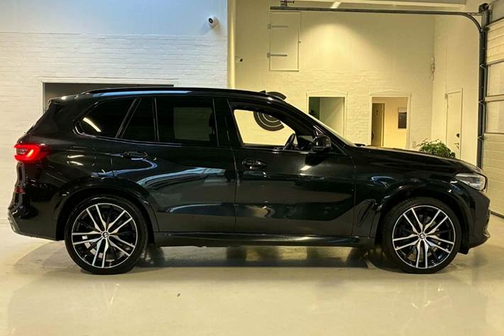 Sort BMW X5 fra 2020