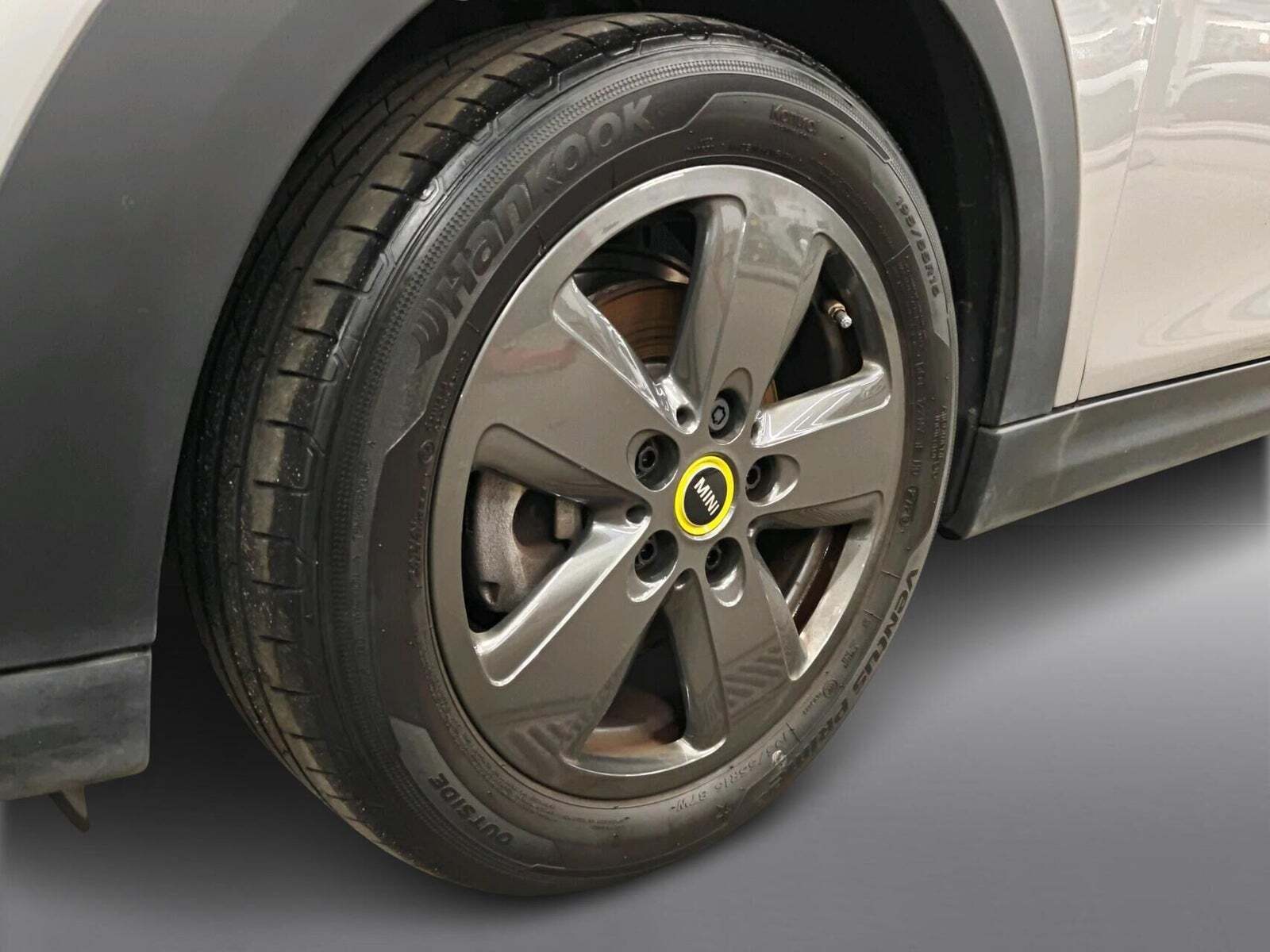 Sølv Mini Cooper SE fra 2023