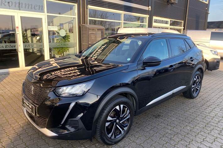 Sort Peugeot 2008 fra 2021 set udefra