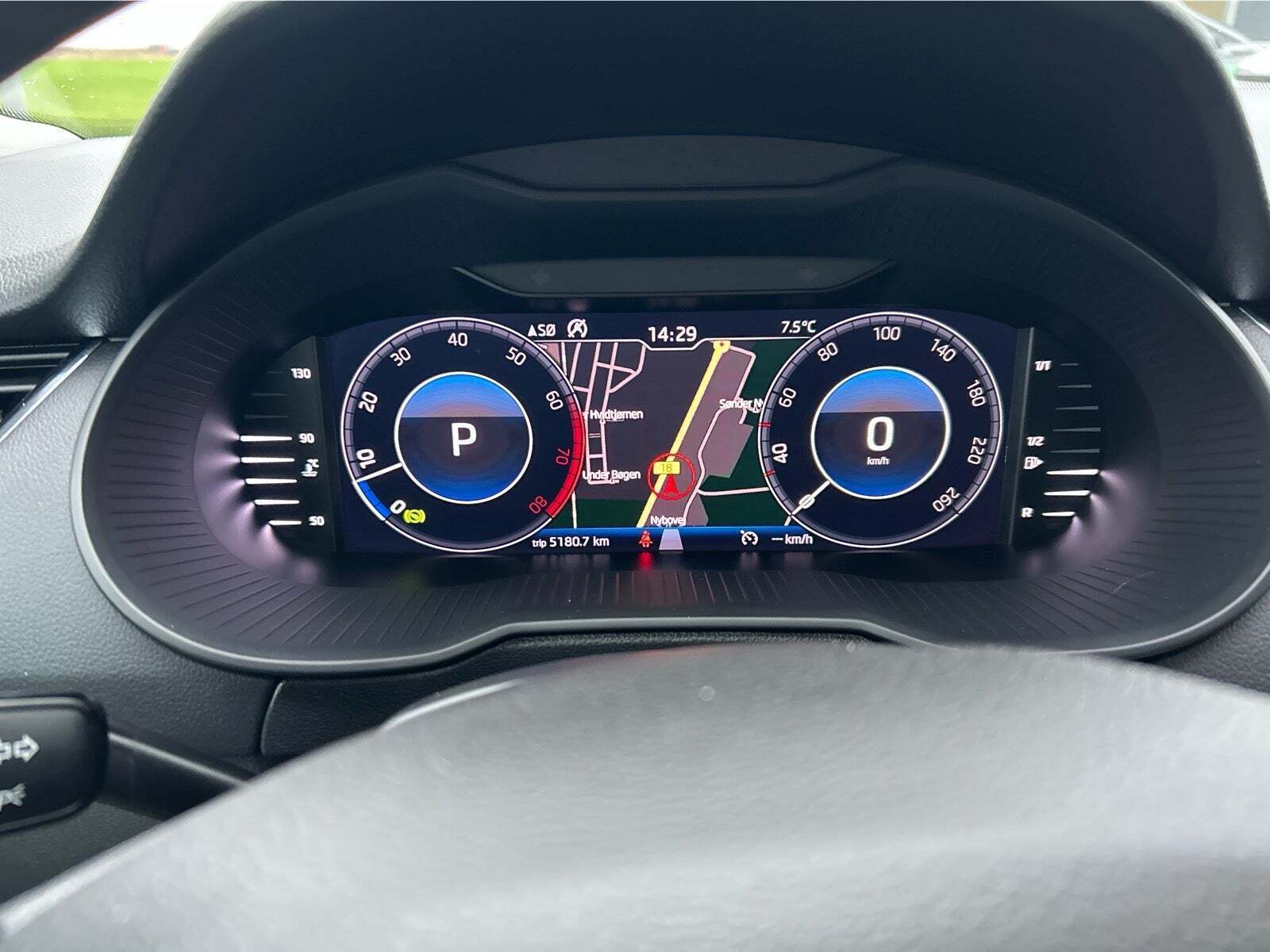 Grå Skoda Octavia fra 2020