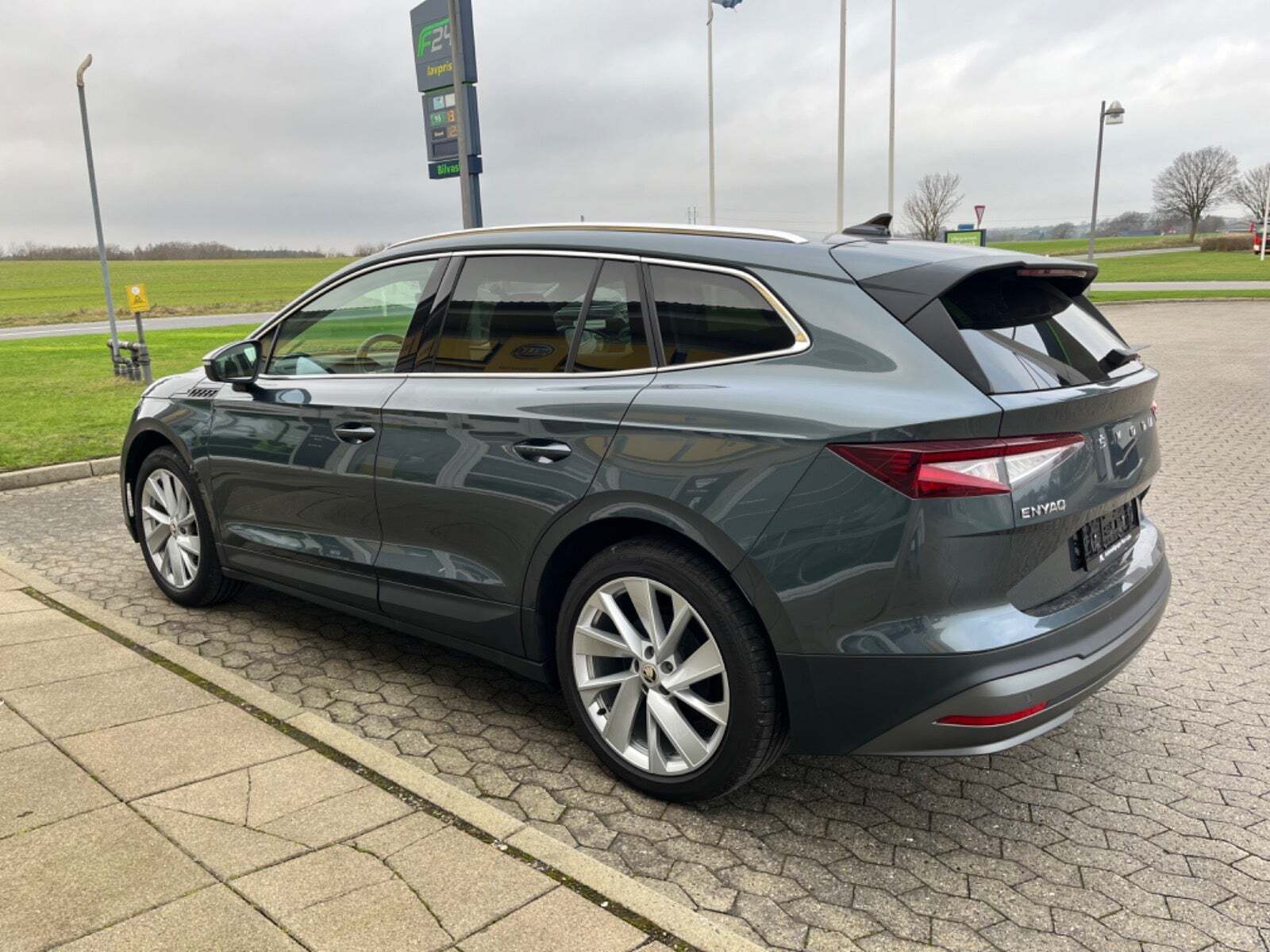 Grå Skoda Enyaq fra 2021
