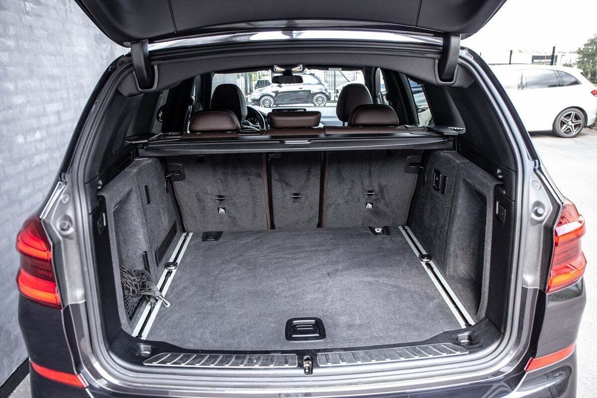 Grå BMW X3 fra 2018