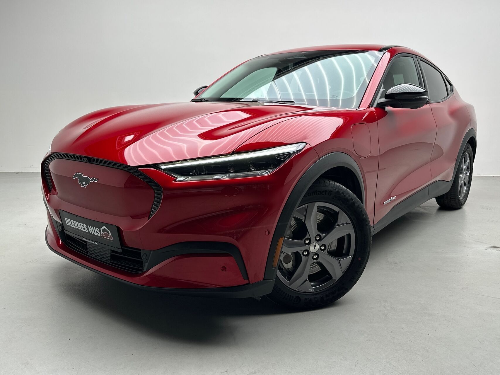 Rød Ford Mustang Mach-E fra 2023