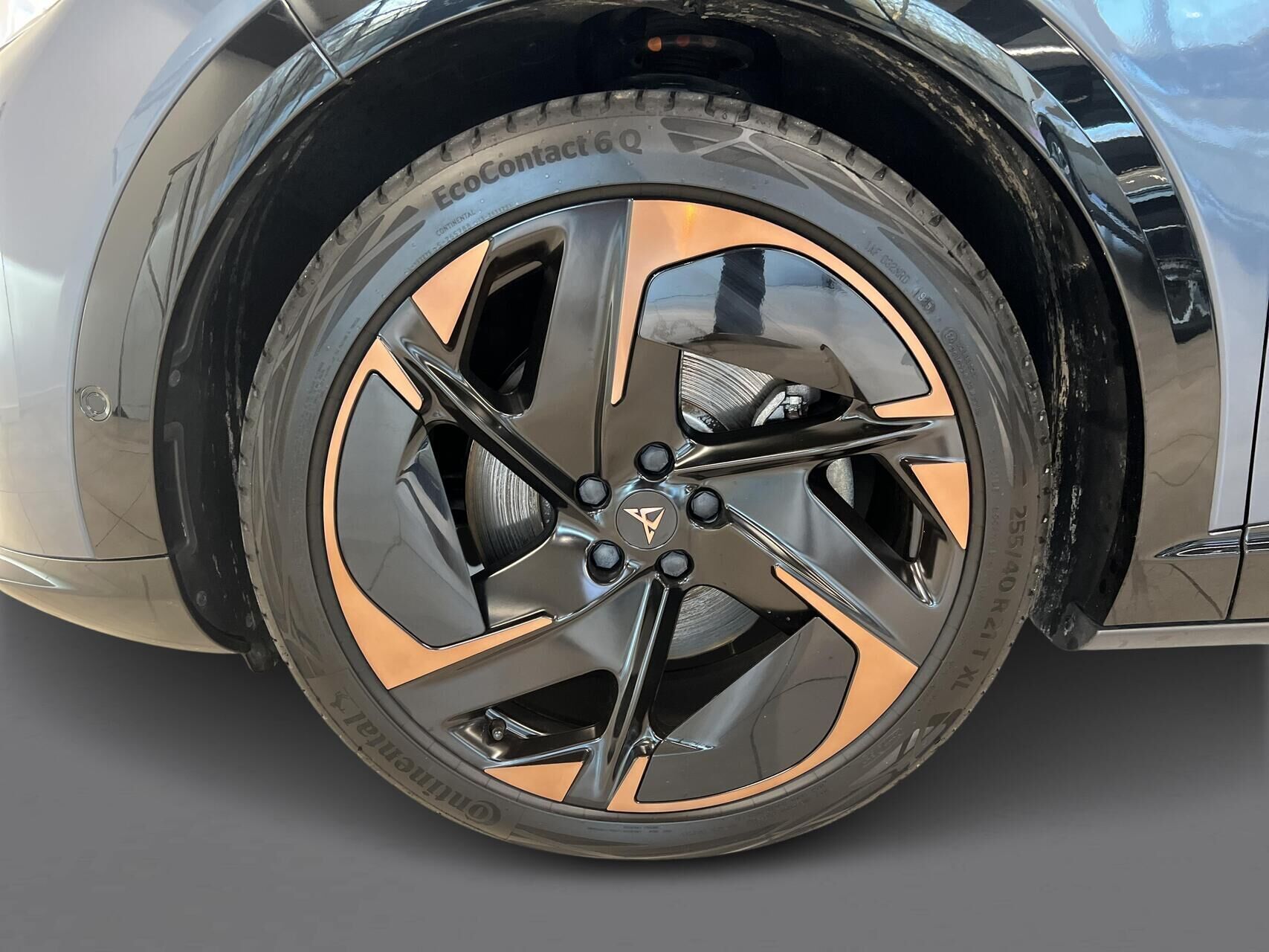 Blå Cupra Tavascan fra 2024