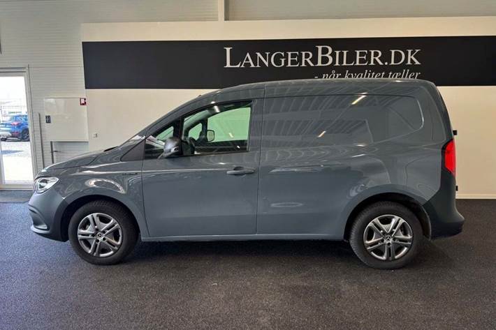 Grå Mercedes eCitan fra 2024