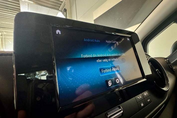 Grå Mercedes eCitan fra 2024