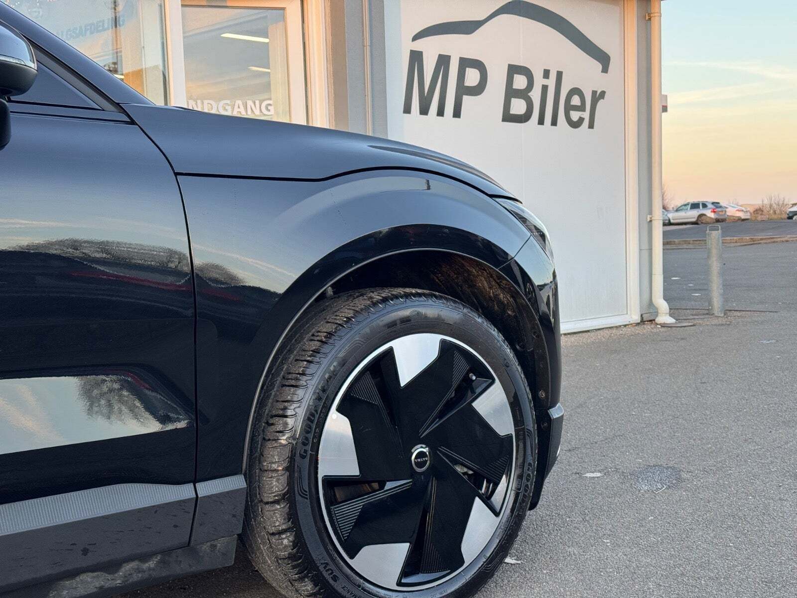 Sort Volvo EX30 fra 2024