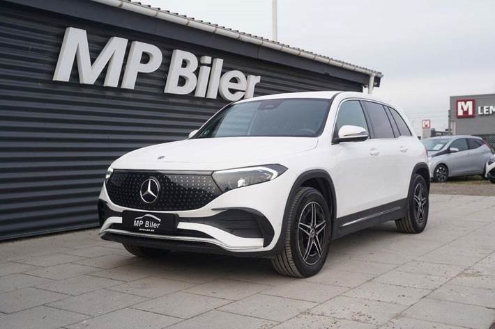 Hvid Mercedes EQB250+ fra 2024 set udefra