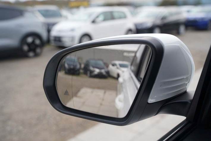 Hvid Mercedes EQB250+ fra 2024