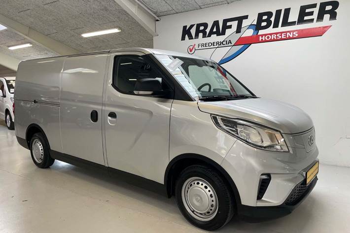 Sølv Maxus e-Deliver 3 fra 2022 set udefra