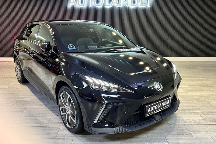 Sort MG 4 fra 2023 set udefra