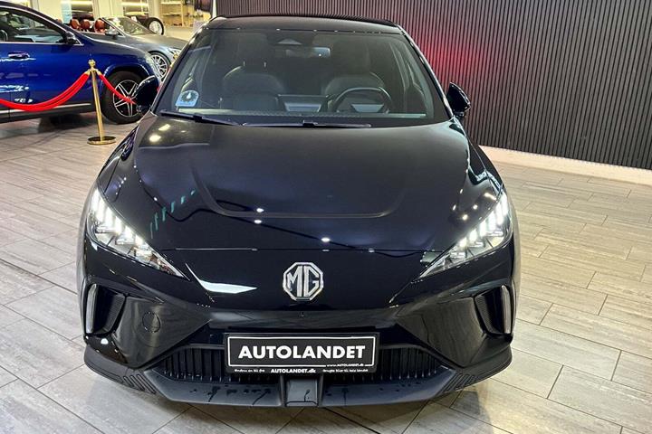 Sort MG MG4 fra 2023 set udefra