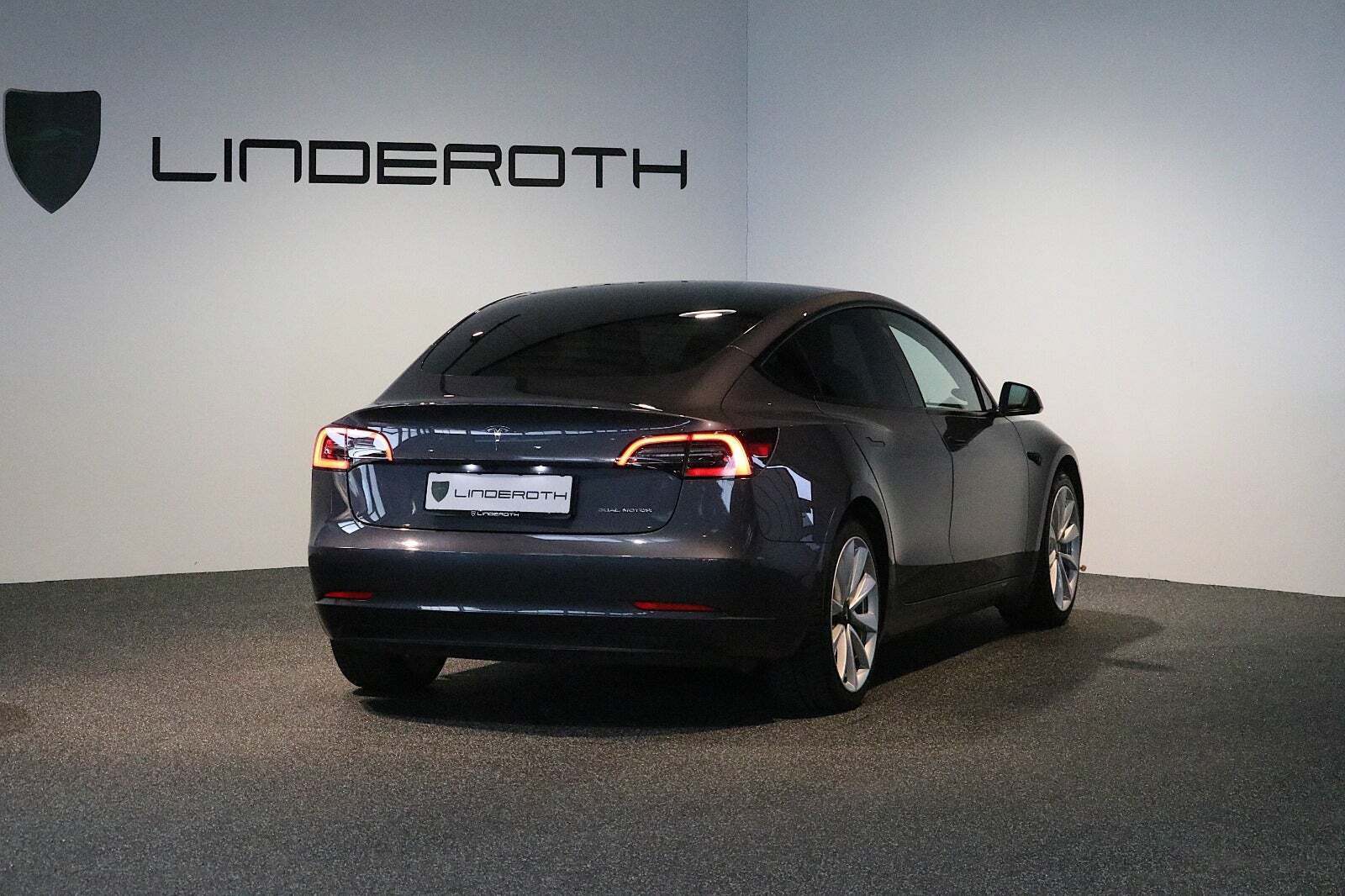 Tesla Model 3 Long Range AWD