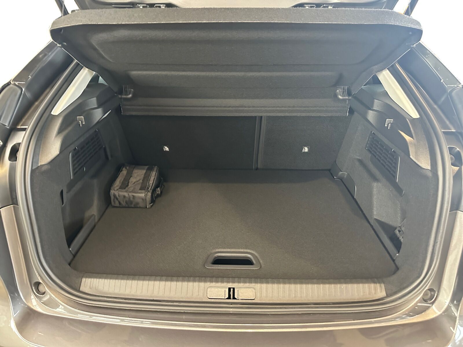 Grå Citroën ë-C4 fra 2024