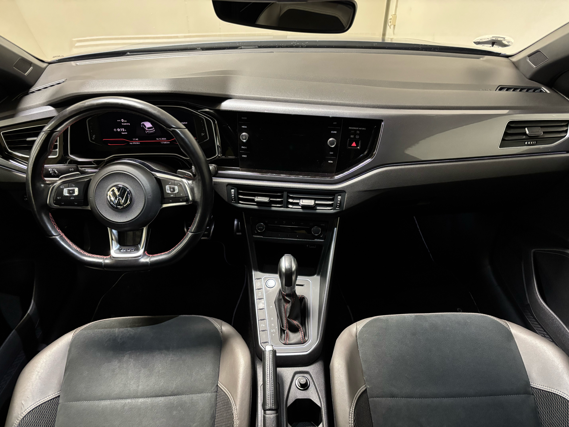 Blå VW Polo fra 2019