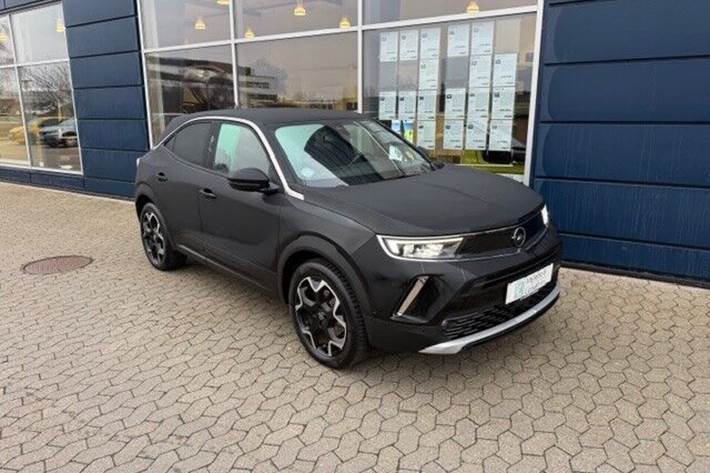 Sort Opel Mokka-e fra 2022