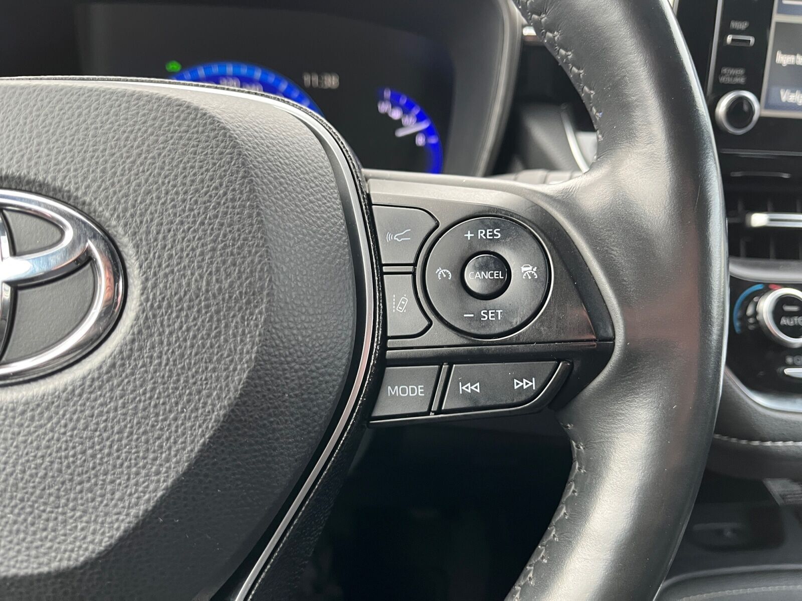 Grå Toyota Corolla fra 2020