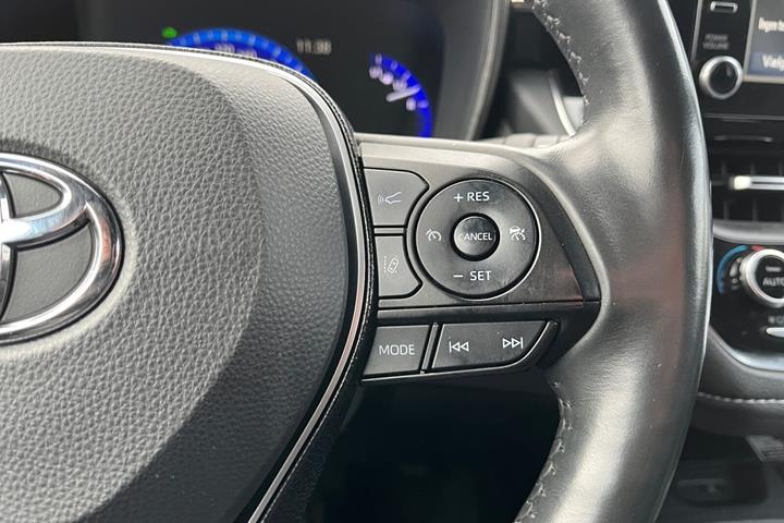 Grå Toyota Corolla fra 2020