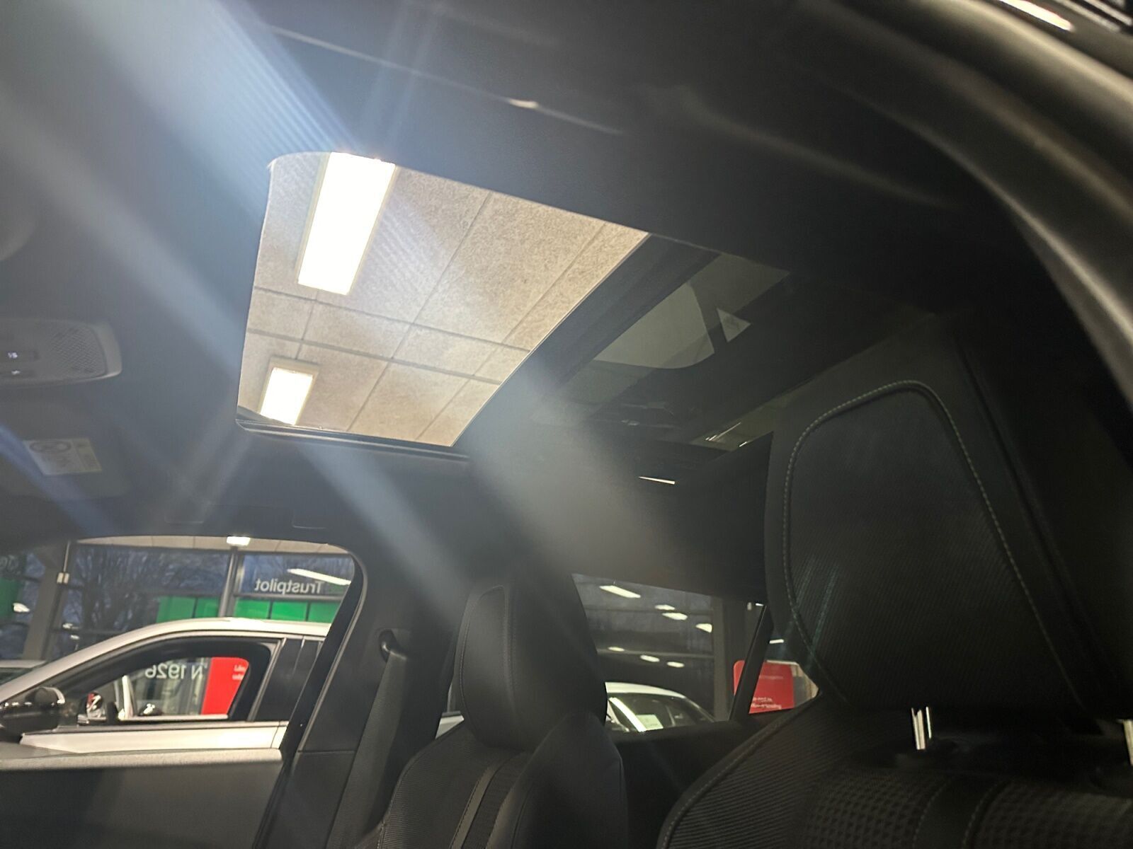 Sort Peugeot e-2008 fra 2021