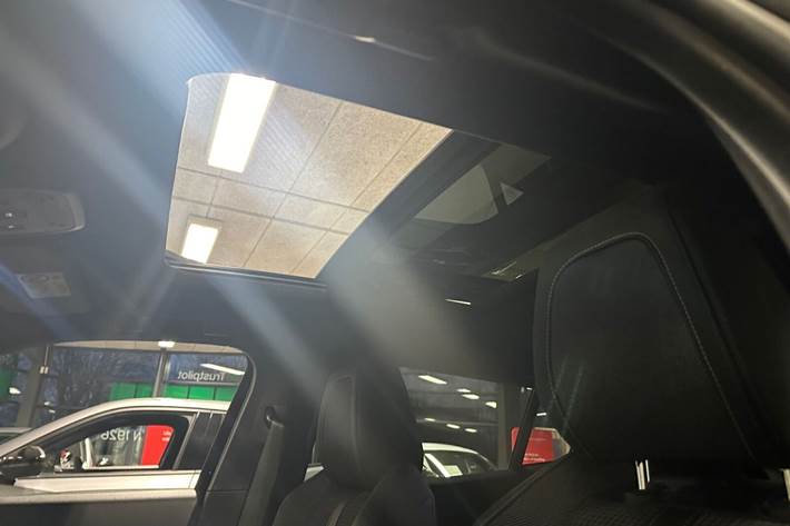 Sort Peugeot e-2008 fra 2021