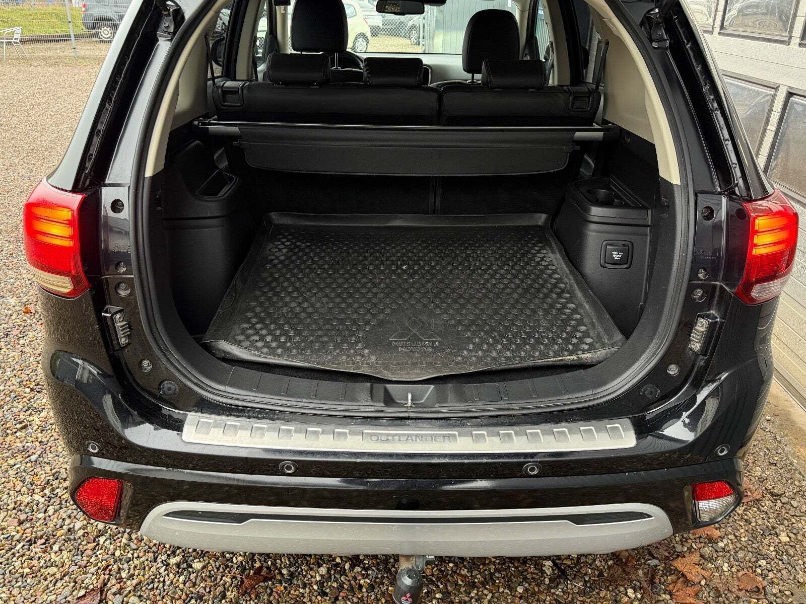 Sort Mitsubishi Outlander fra 2020