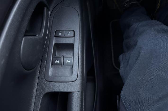 Grå VW e-up fra 2022 set indefra