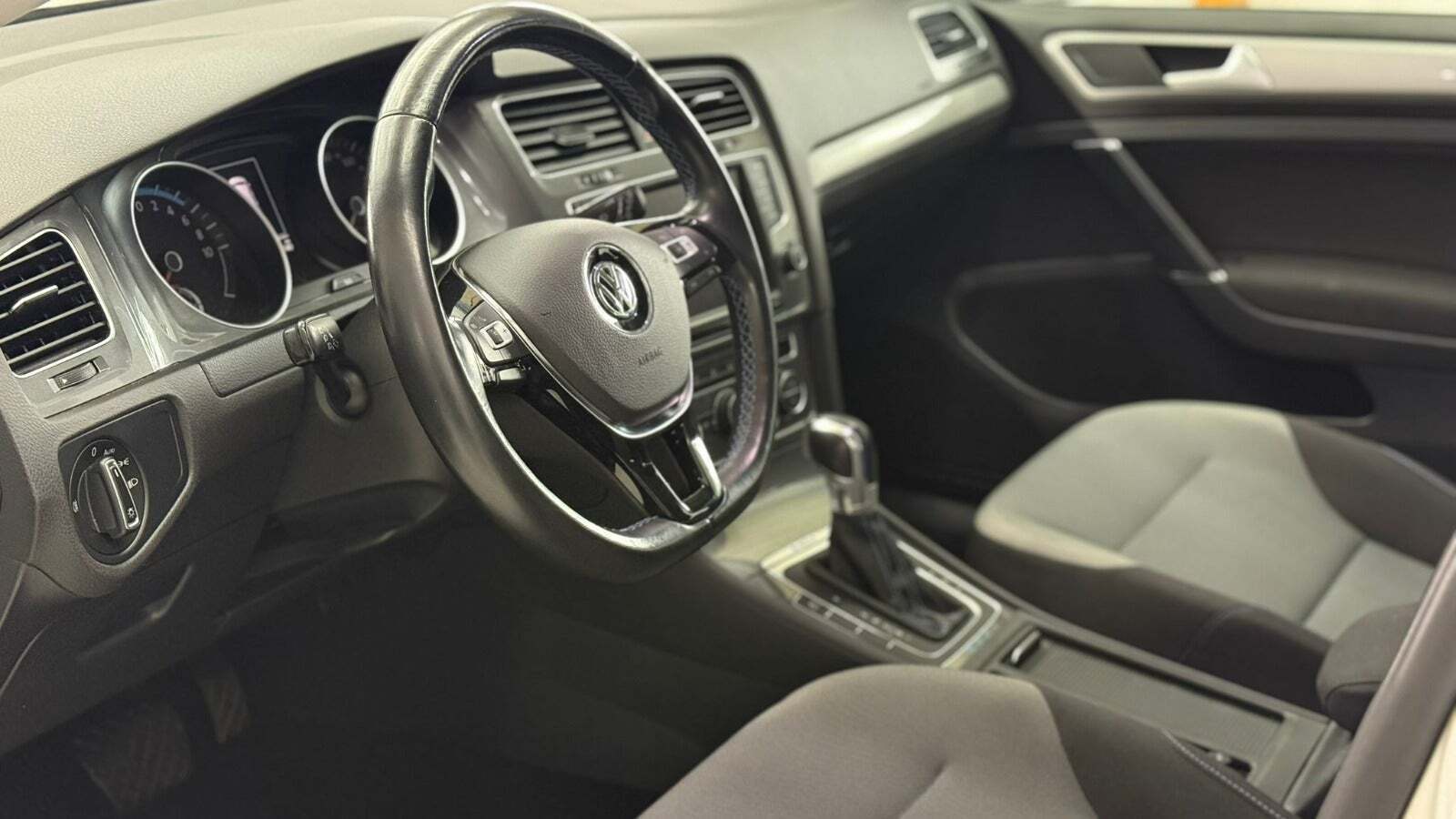 Hvid VW e-Golf VII fra 2016